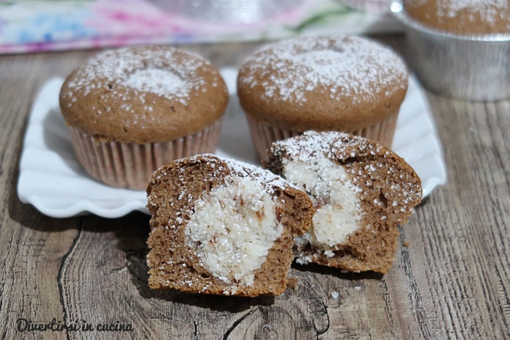 Muffins met kokosvulling