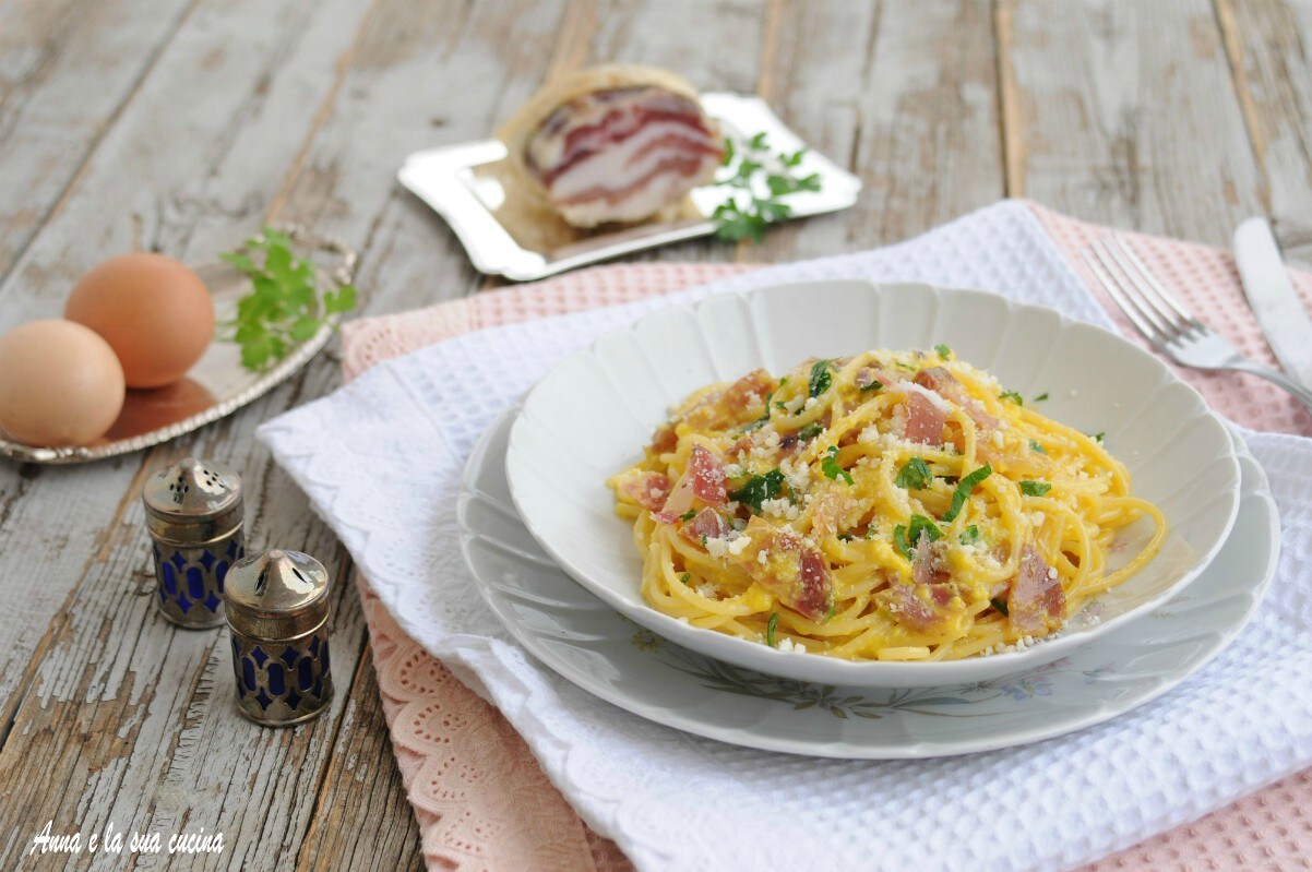 Spaghetti alla carbonara met wangspek en spek