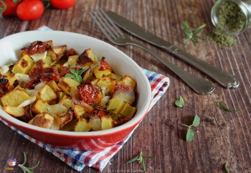 Ovenschotel van aardappelen met zongedroogde tomaten