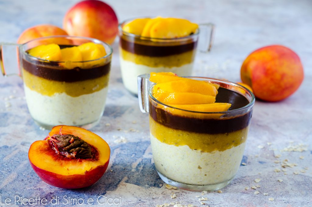 Overnight porridge met perziken en chocolade