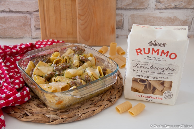 PACCHEROTTI RIGATI UIT DE OVEN MET COURGETTE EN WORST
