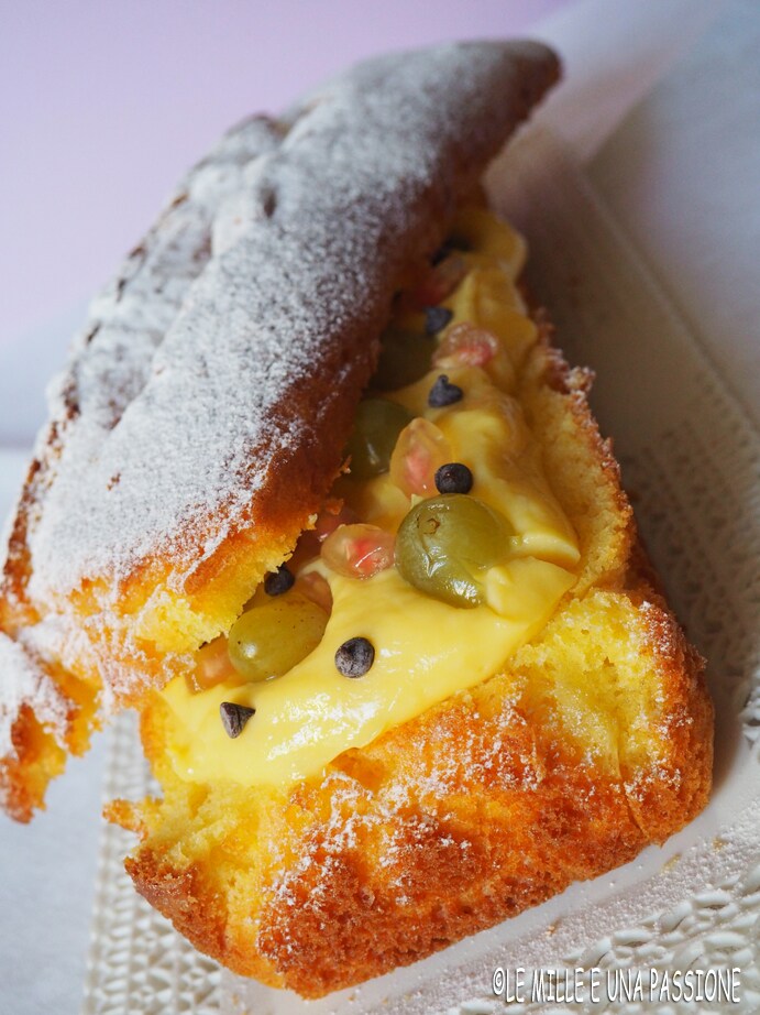 Plumcake met banketbakkersroom en fruit