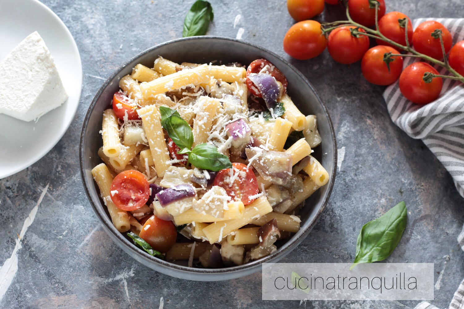 Salade van geribbelde selder met aubergines