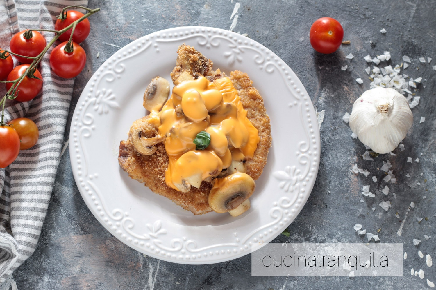 Varkenslapje met champignons en kaas