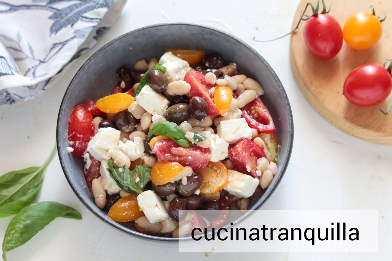 Koude cannellinibonen salade met feta en olijven