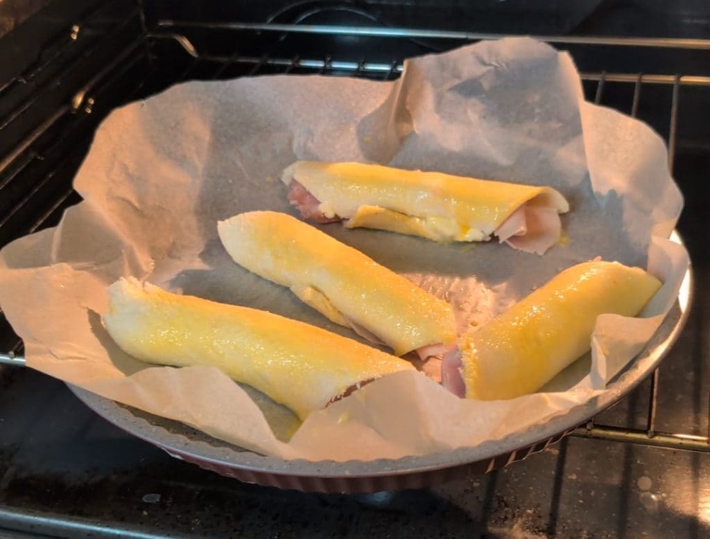 Cannoli van witbrood met romige vulling