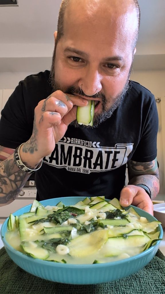 Gemarineerde courgettes met citroen en munt (met video)