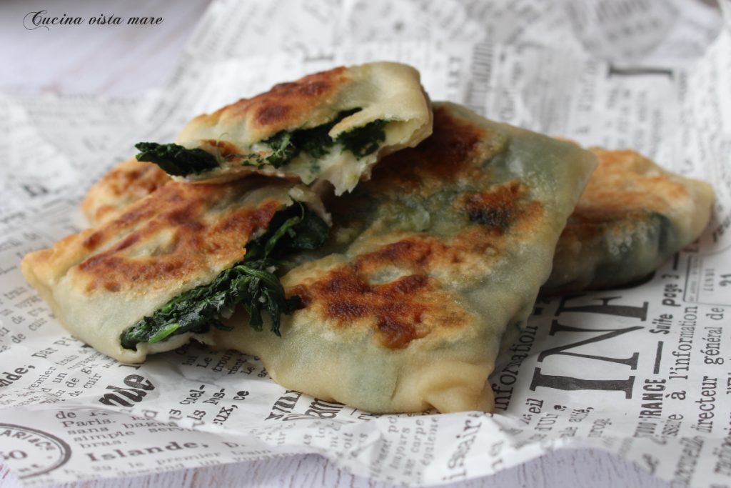 Panzerotti spinazie en mozzarella Cucina vista mare
