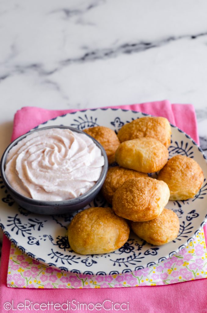 Parmezaanbeignets (parmezaanballetjes met eiwitten)