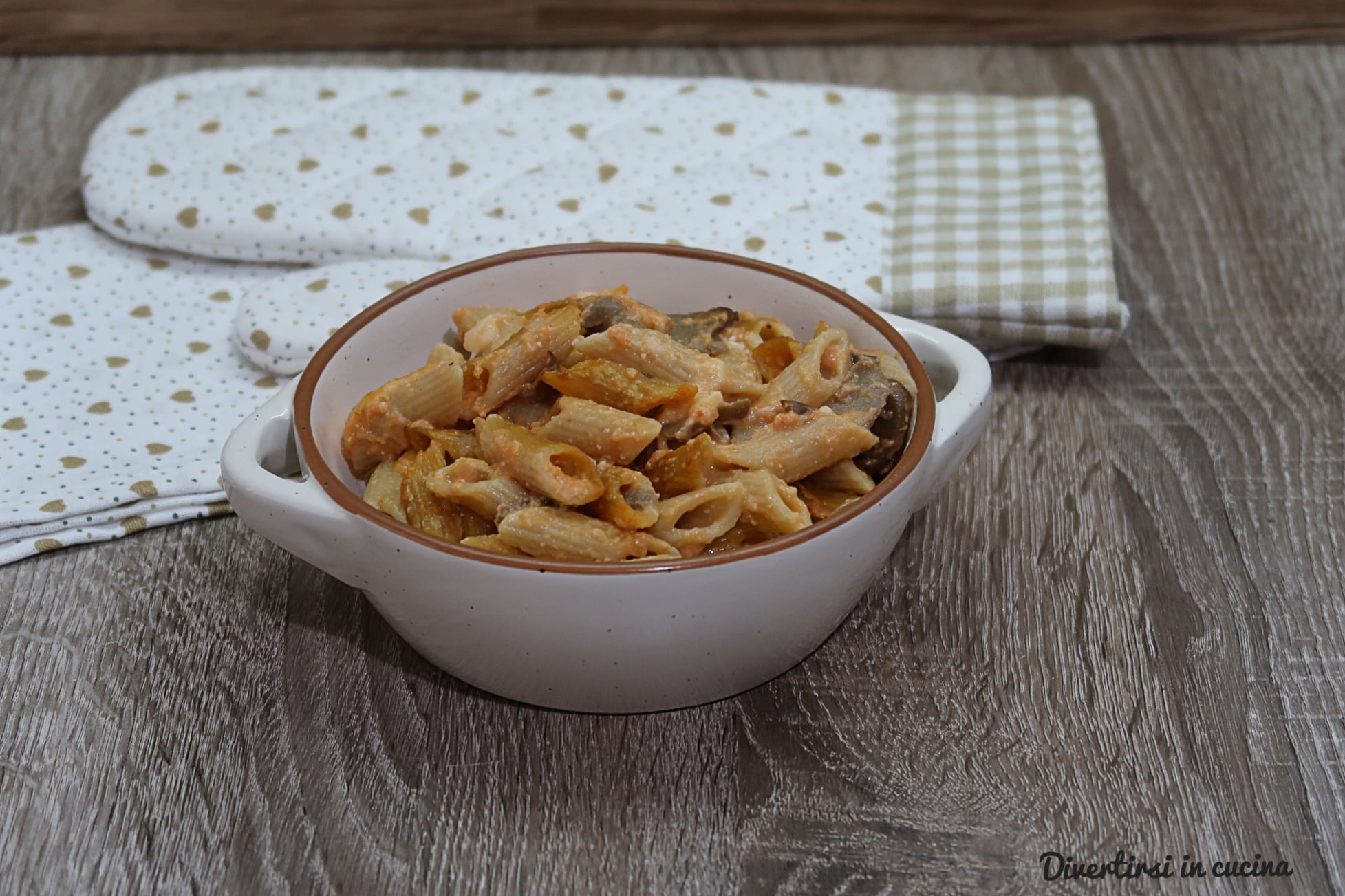 Pasta uit de oven met champignons en kerstomaatjes