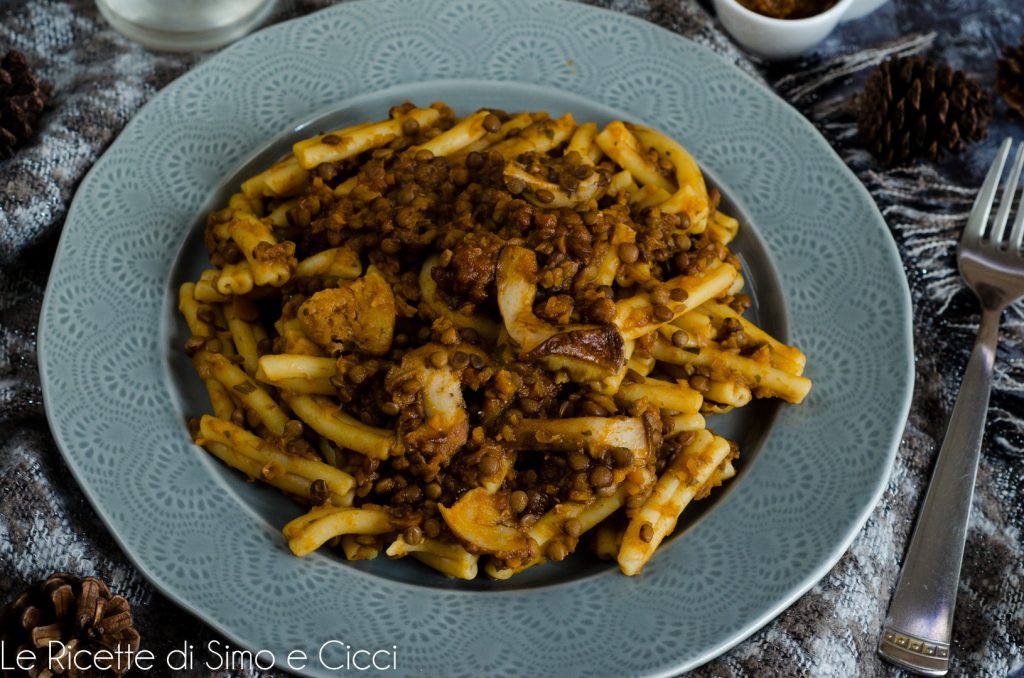 Pasta met linzen- en champignonragù