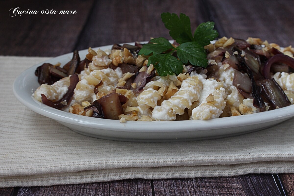 Pasta radicchio ricotta en walnoten