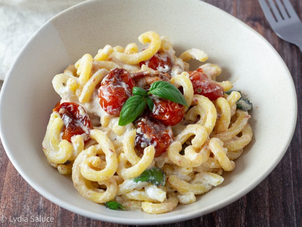 Pasta met geroosterde cherrytomaatjes, guanciale en ricotta