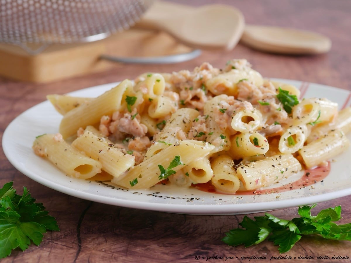 Pasta met zalm en lichte stracchino, onweerstaanbaar romig