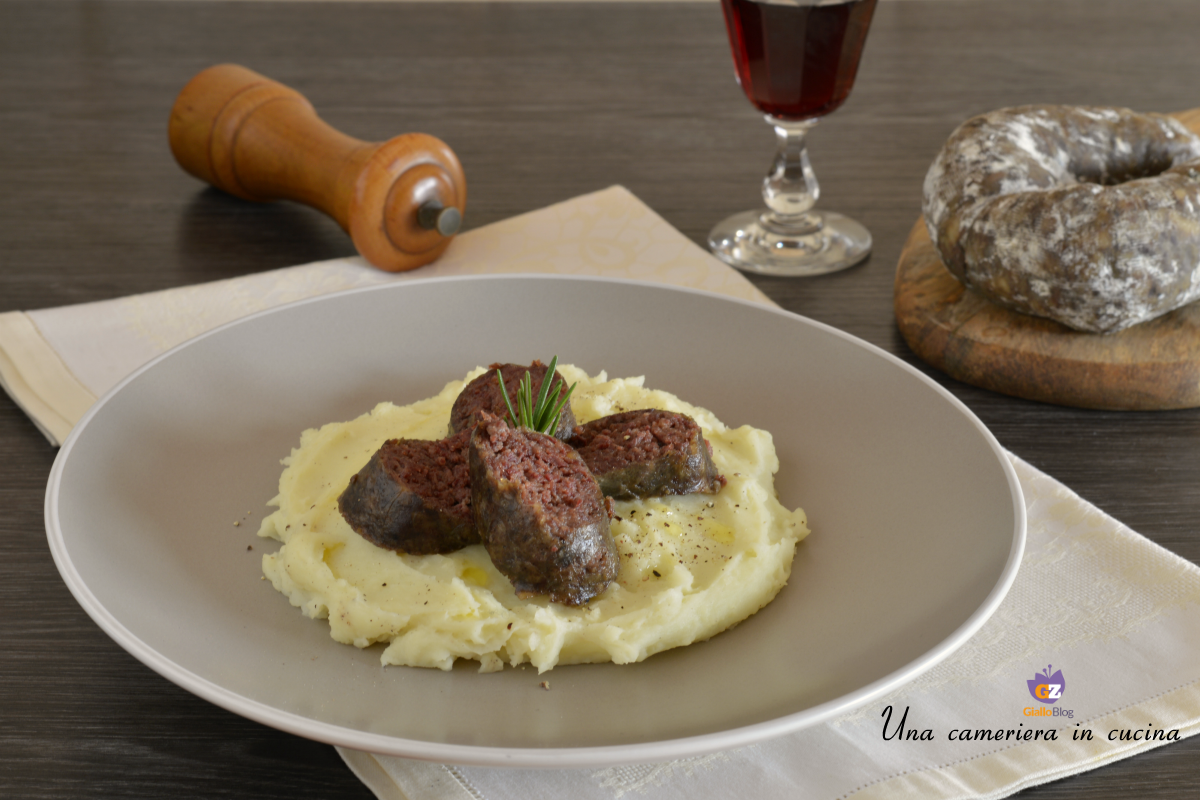 Piemontees levermortadella met puree
