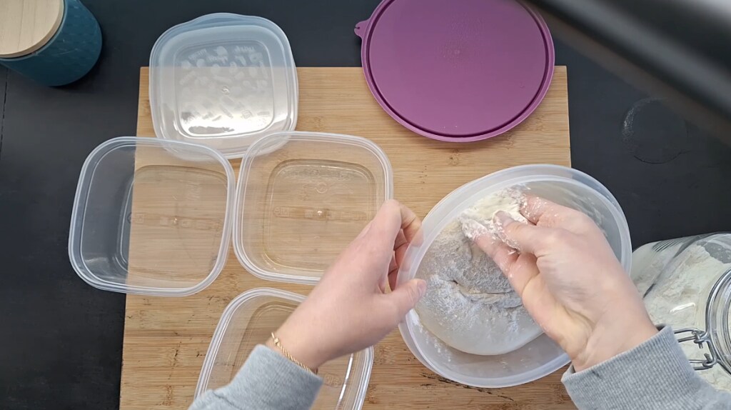 Vorming van pizzabolletjes