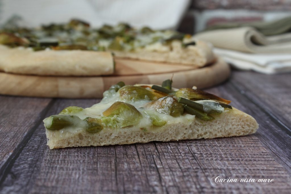 Pizza met aglione bloemen Cucina vista mare
