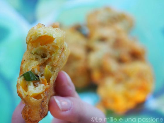 Courgettebloemenbeignets met geklopt eiwit: Krokant voor het zomervoorgerecht