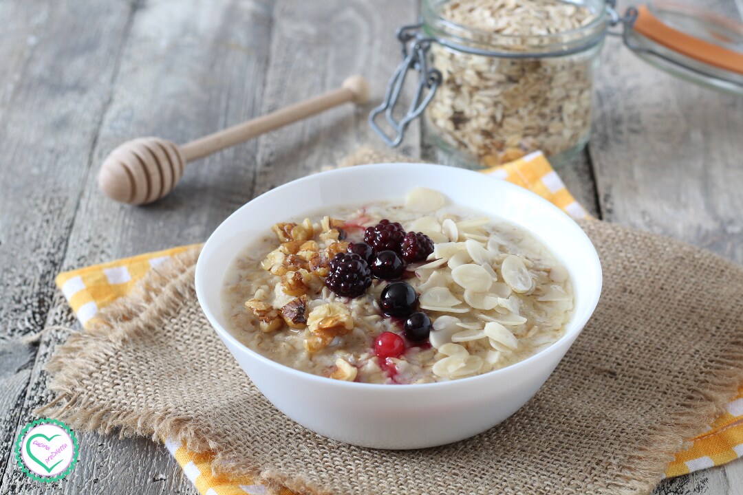 Porridge met honing en fruit
