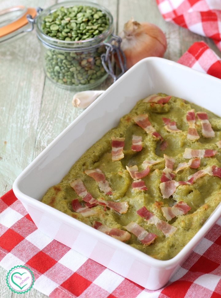 Puree van gedroogde erwten met spek