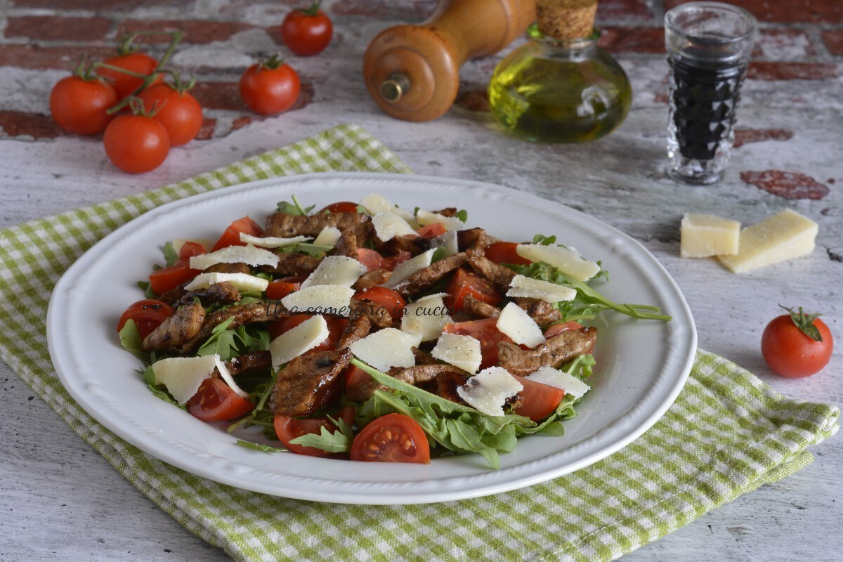 Reepjes met balsamicoazijn, rucola, kerstomaatjes en Grana