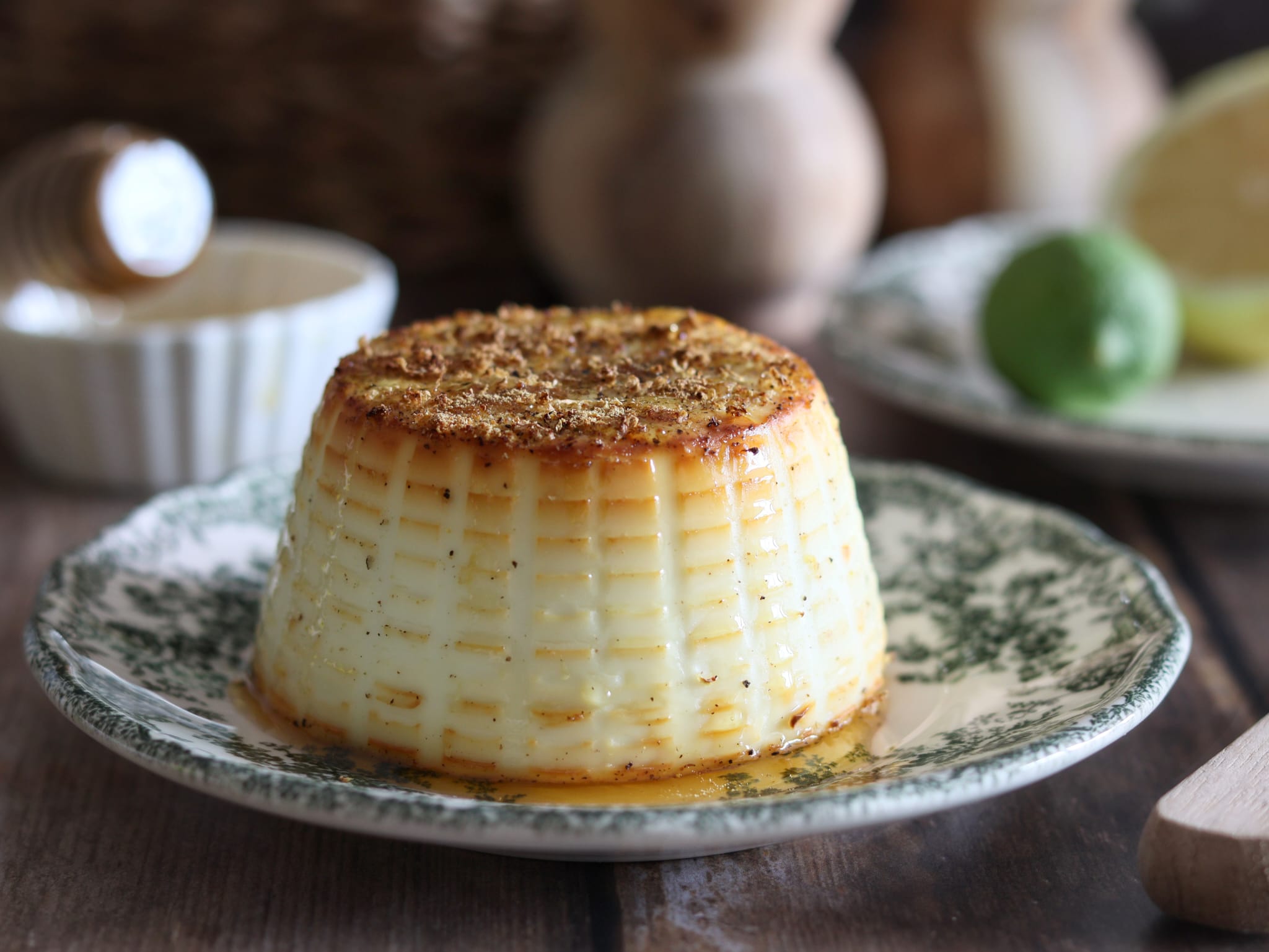 Ricotta in de airfryer met peper, citroen en honing