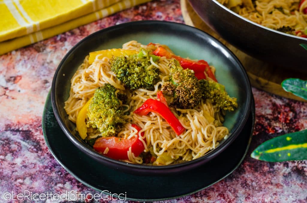 Rijstnoedels met groenten, makkelijk en heerlijk recept