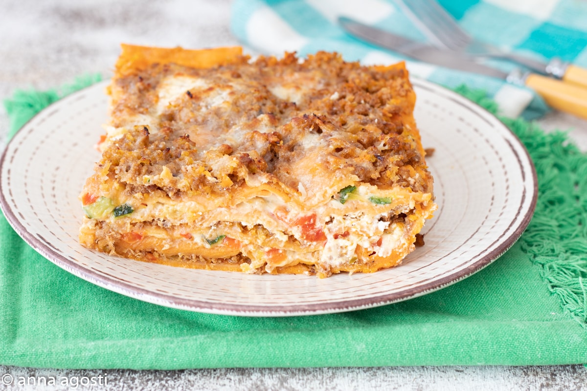 Rode lasagne met witte ragù en groenten