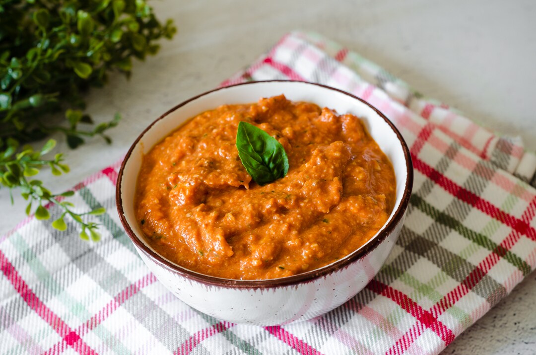 Zelfgemaakte rode pesto klaar in 5 minuten!