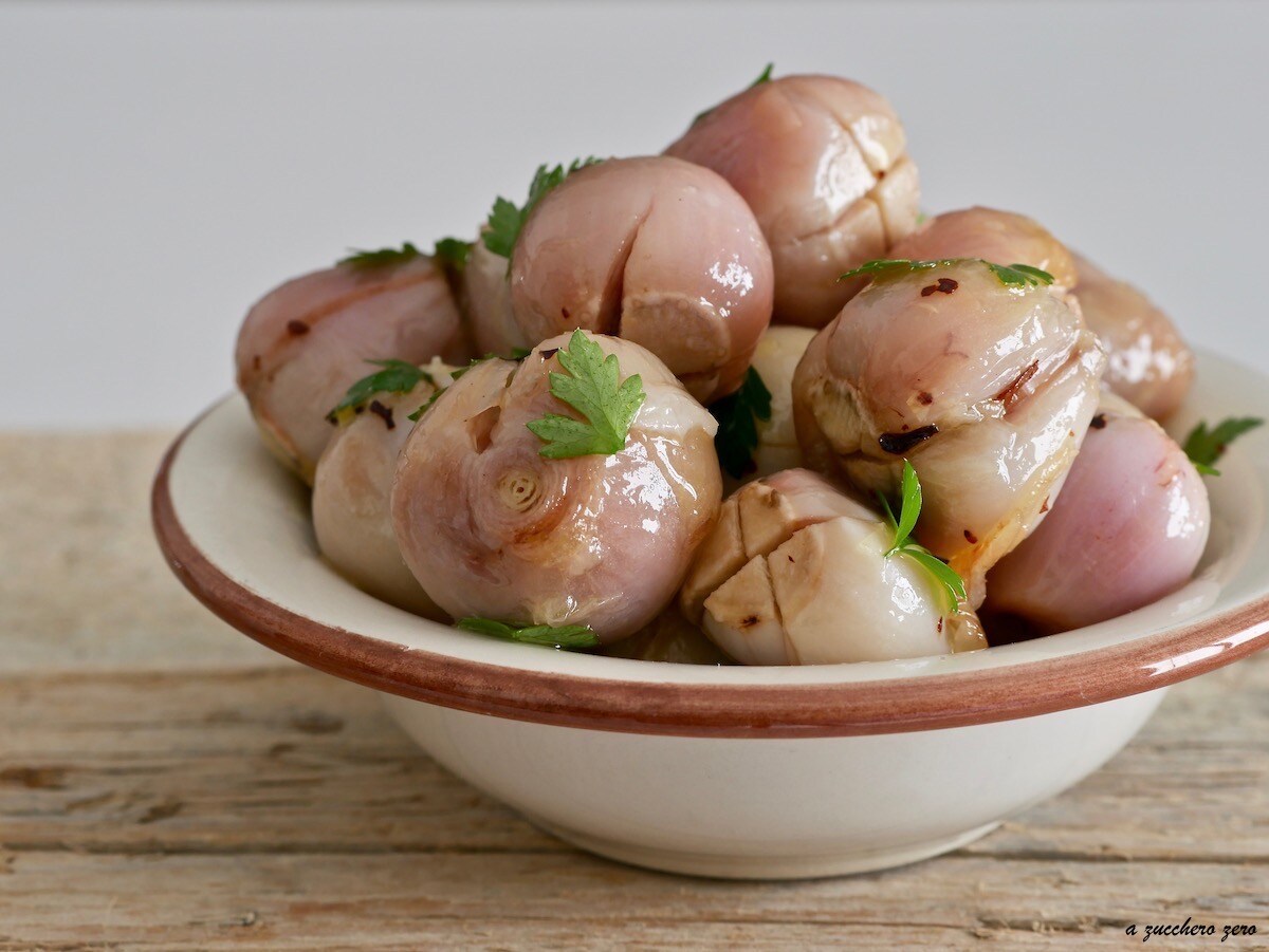Salade van lampascioni of wilde calabrische uitjes