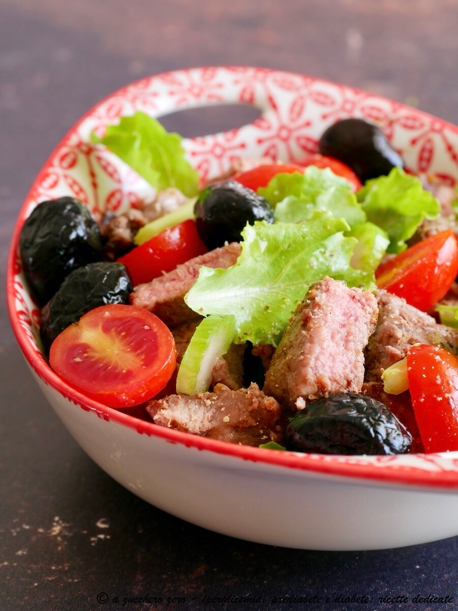 Lichte salade van overgebleven vlees