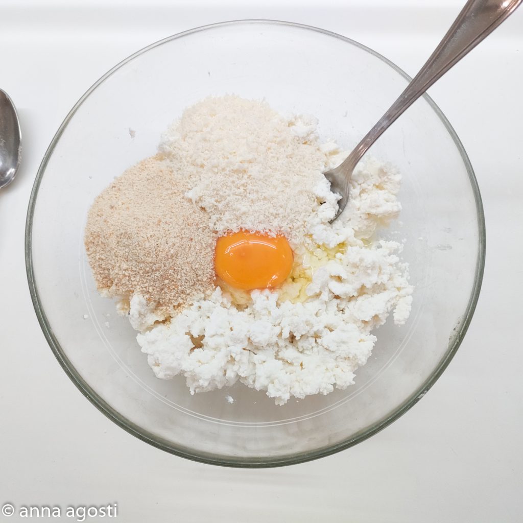 Schapenricotta en courgetteballetjes