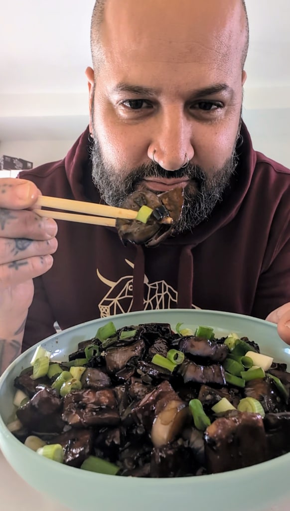 Recept gerookte tofu en Chinese aubergines gebakken in zoetzure saus