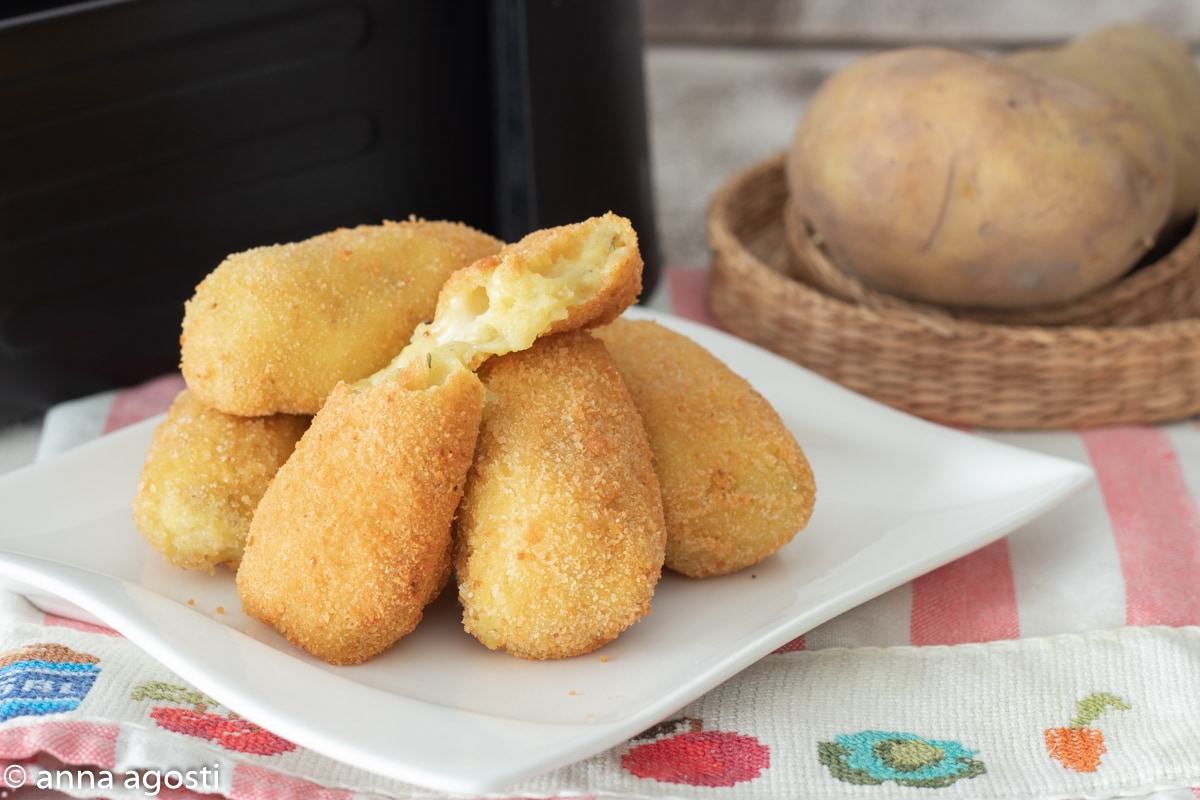 Smeltende aardappelkroketten in de airfryer