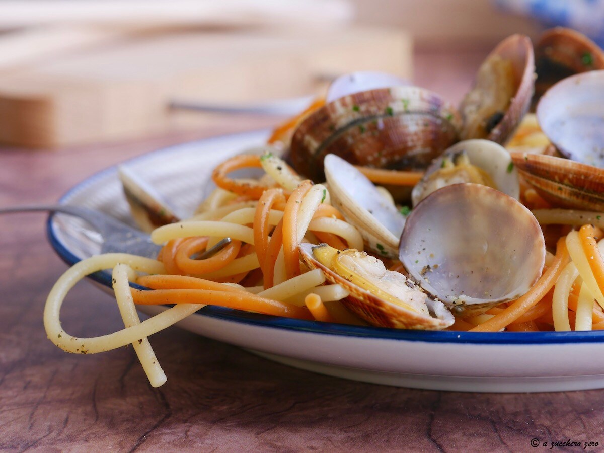 Spaghetti aglio olio e peperoncino e vongole veraci