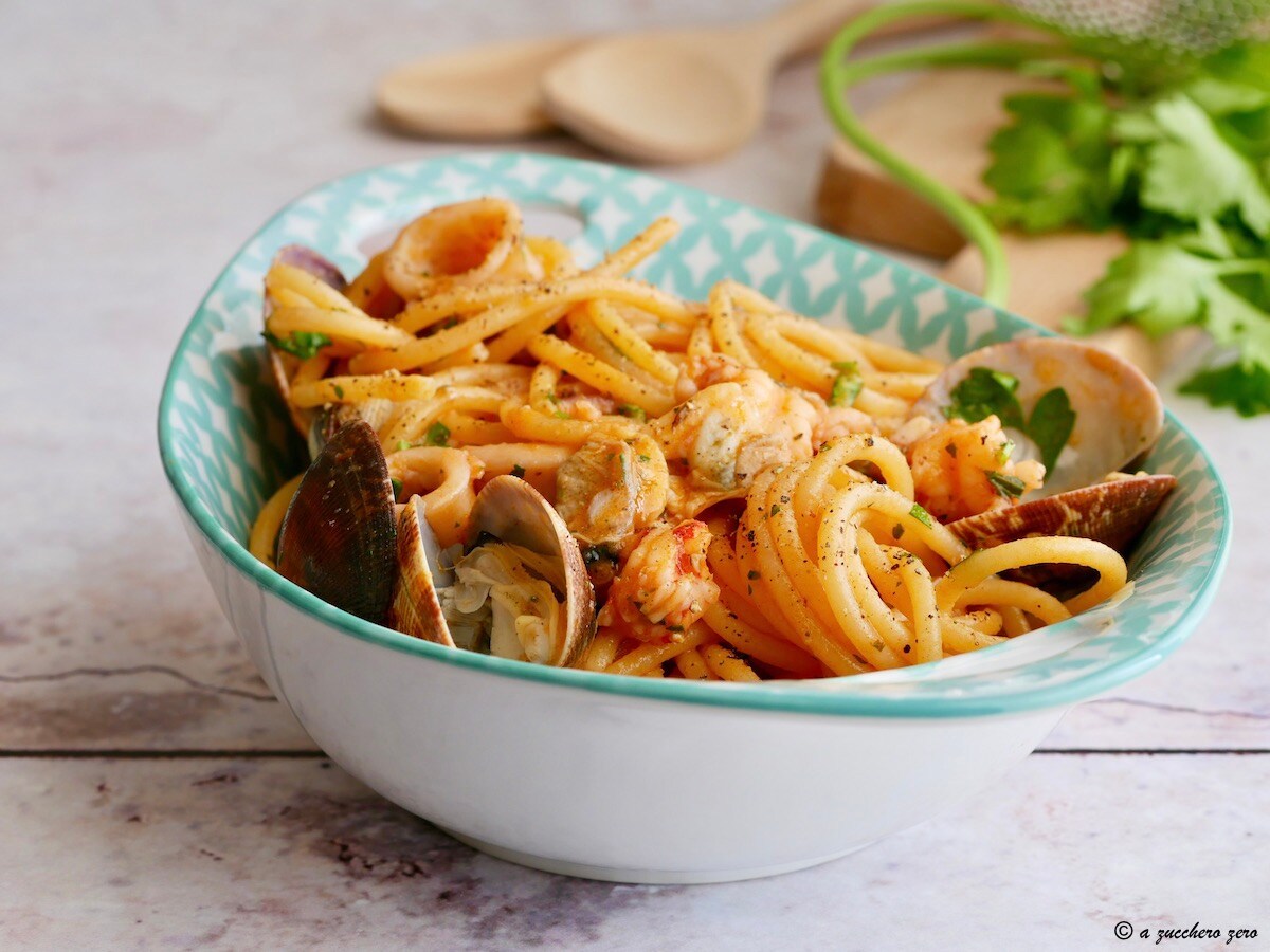 Spaghetti allo scoglio met venusschelpen, garnalen en calamari