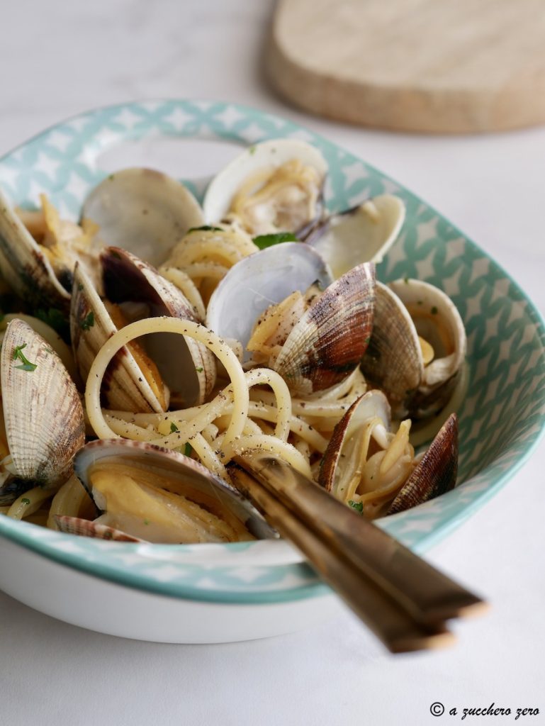 Romige en witte spaghetti met vongole veraci