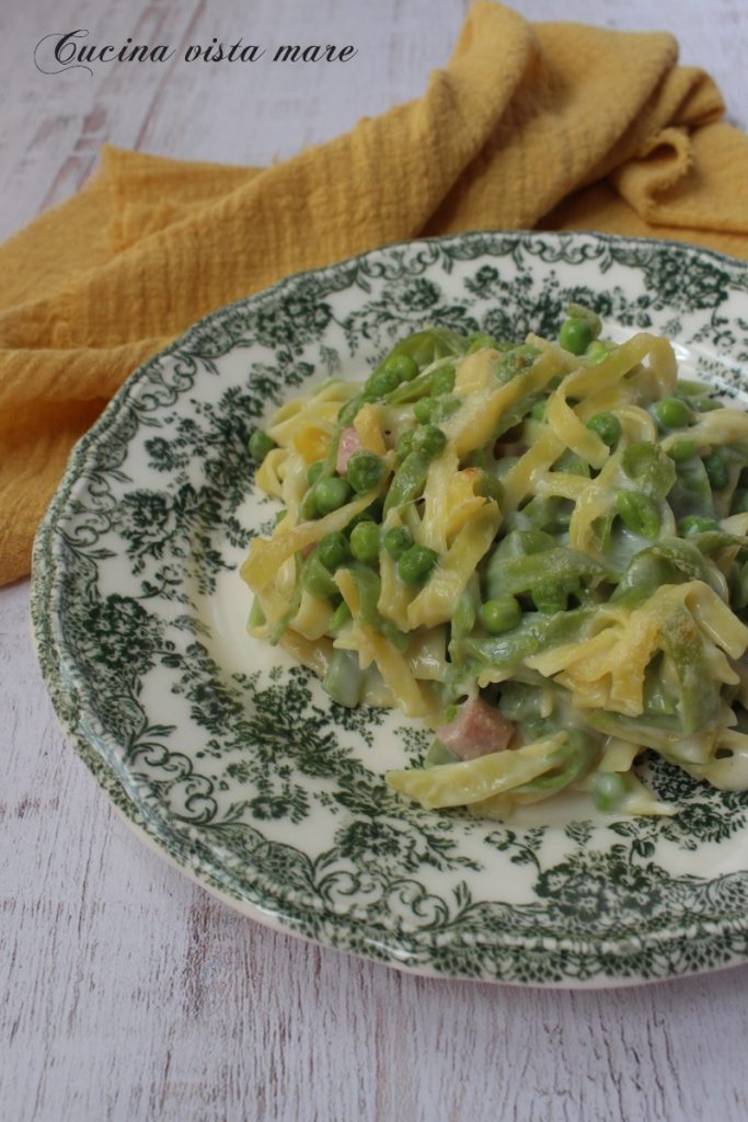 Tagliatelle in de oven Keuken met uitzicht op zee