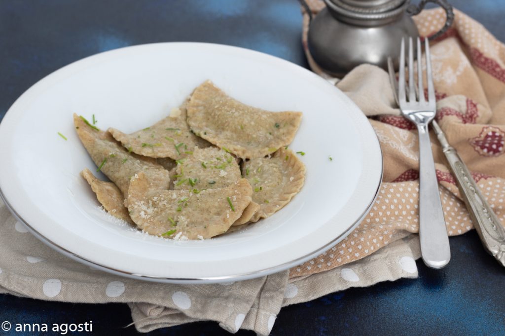 Tiroolse halvemaanvormige ravioli typisch voor Zuid-Tirol