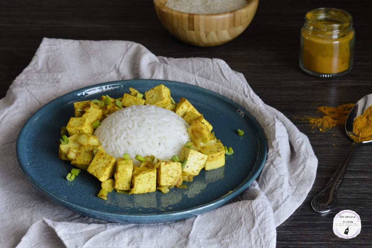Tofu met curry en rijst