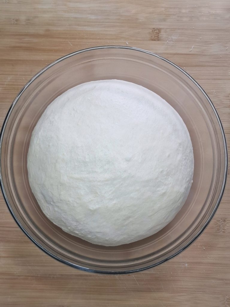 Tortano met worst en friarielli