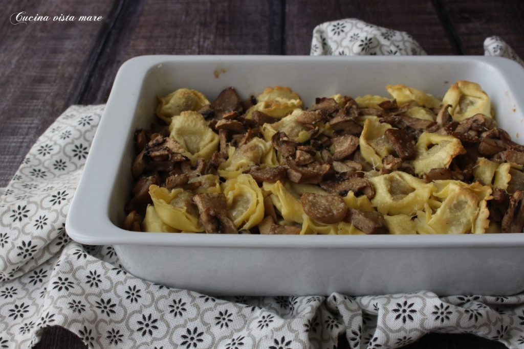Tortellini met gegratineerde champignons Keuken met zeezicht