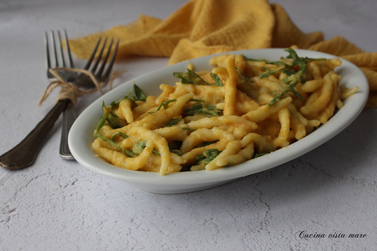 Trofie met kikkererwt- en saffraancrème