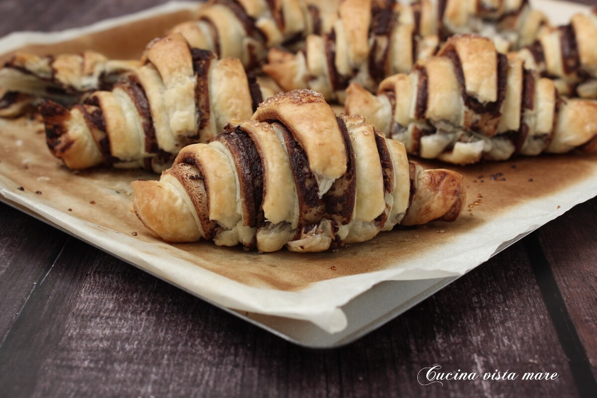 Tweekleurige bladerdeegcroissants