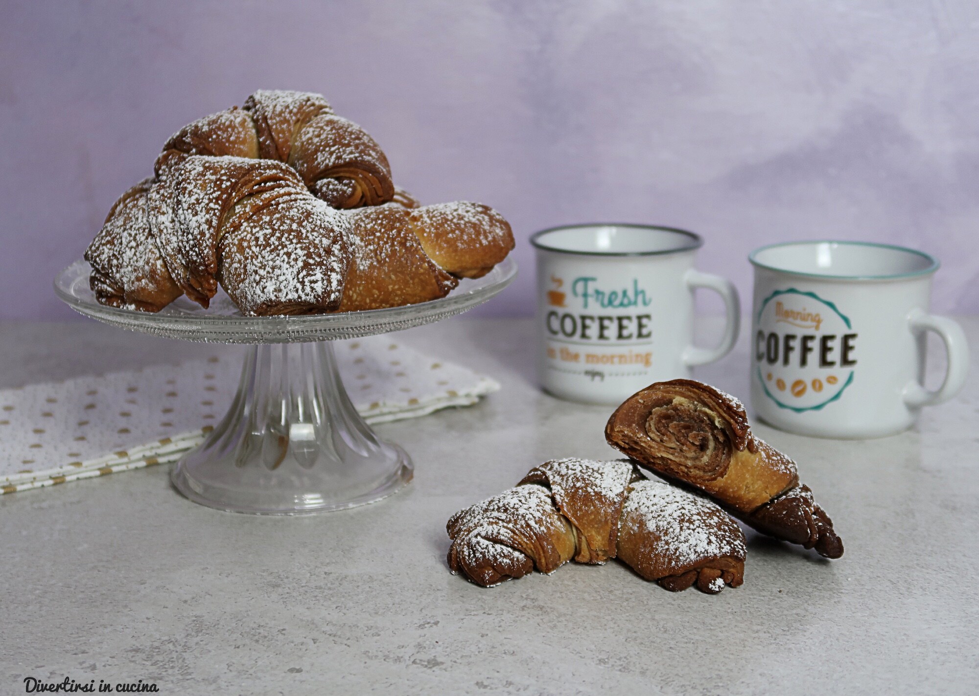 Tweekleurige croissants zonder eieren en zonder boter