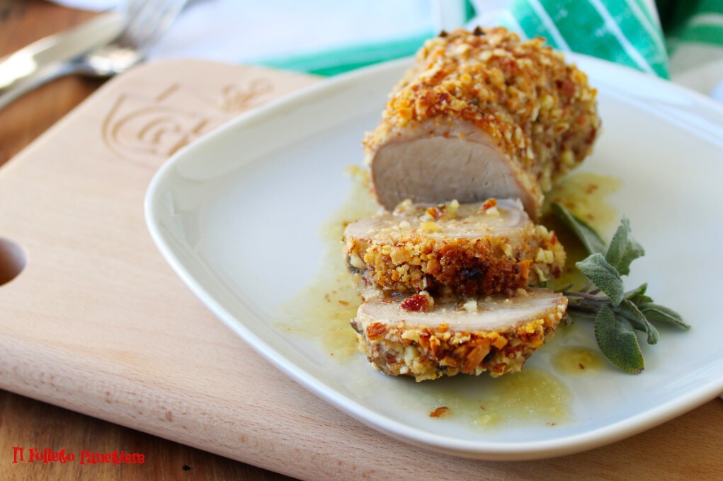 Varkenshaas in een korst van amandelen en Parmezaan