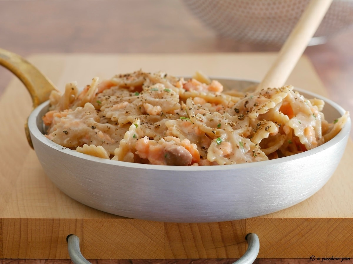 Volkoren farfalle met lichte zalm romig zonder room