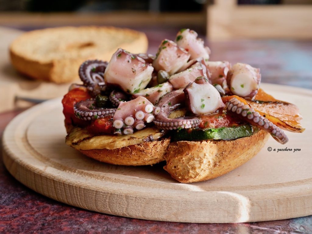Volkoren friselle met octopus en groenten o08.jpeg Volkoren friselle met octopus en groenten