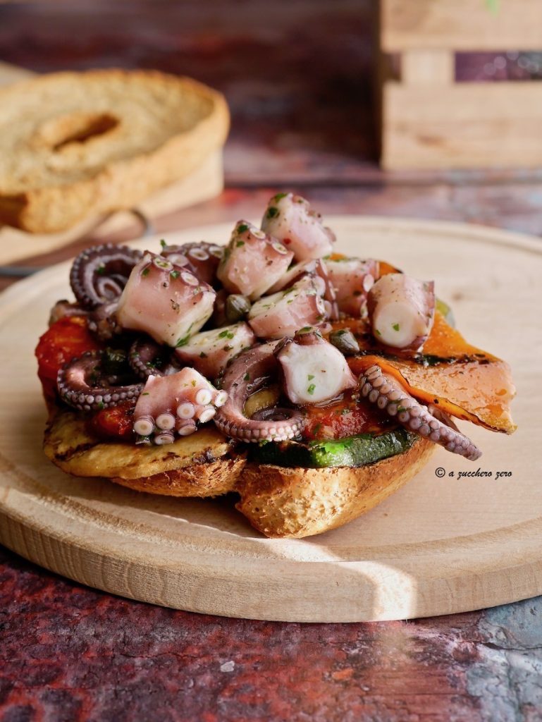 Volkoren friselle met octopus en groenten o08.jpeg Volkoren friselle met octopus en groenten