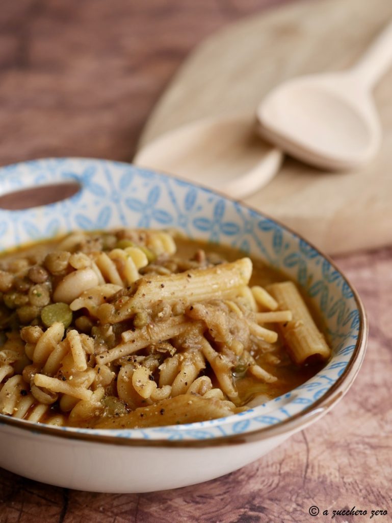 Volkoren pasta en peulvruchten met gemengde pasta